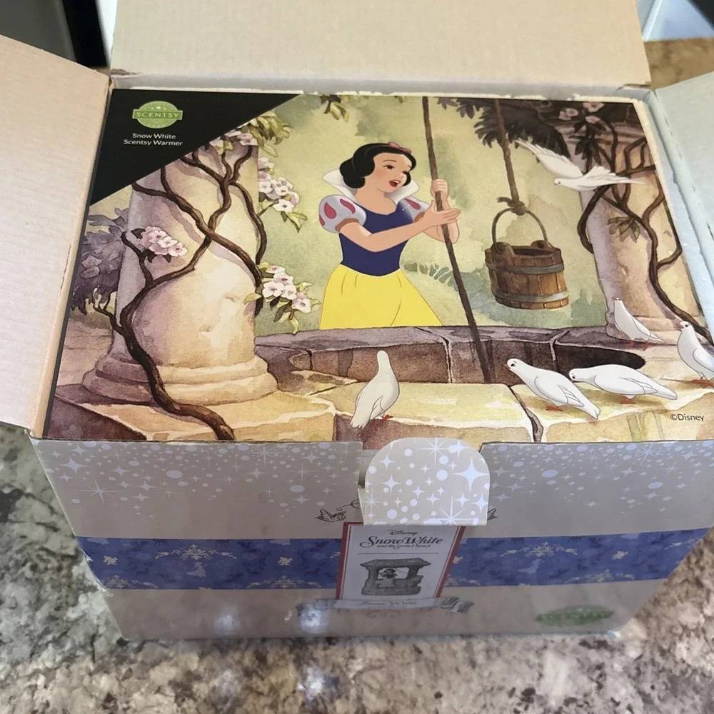 Scentsy‎ Disney Snow White Limited Edition Wax Warmer Brand New Open Box